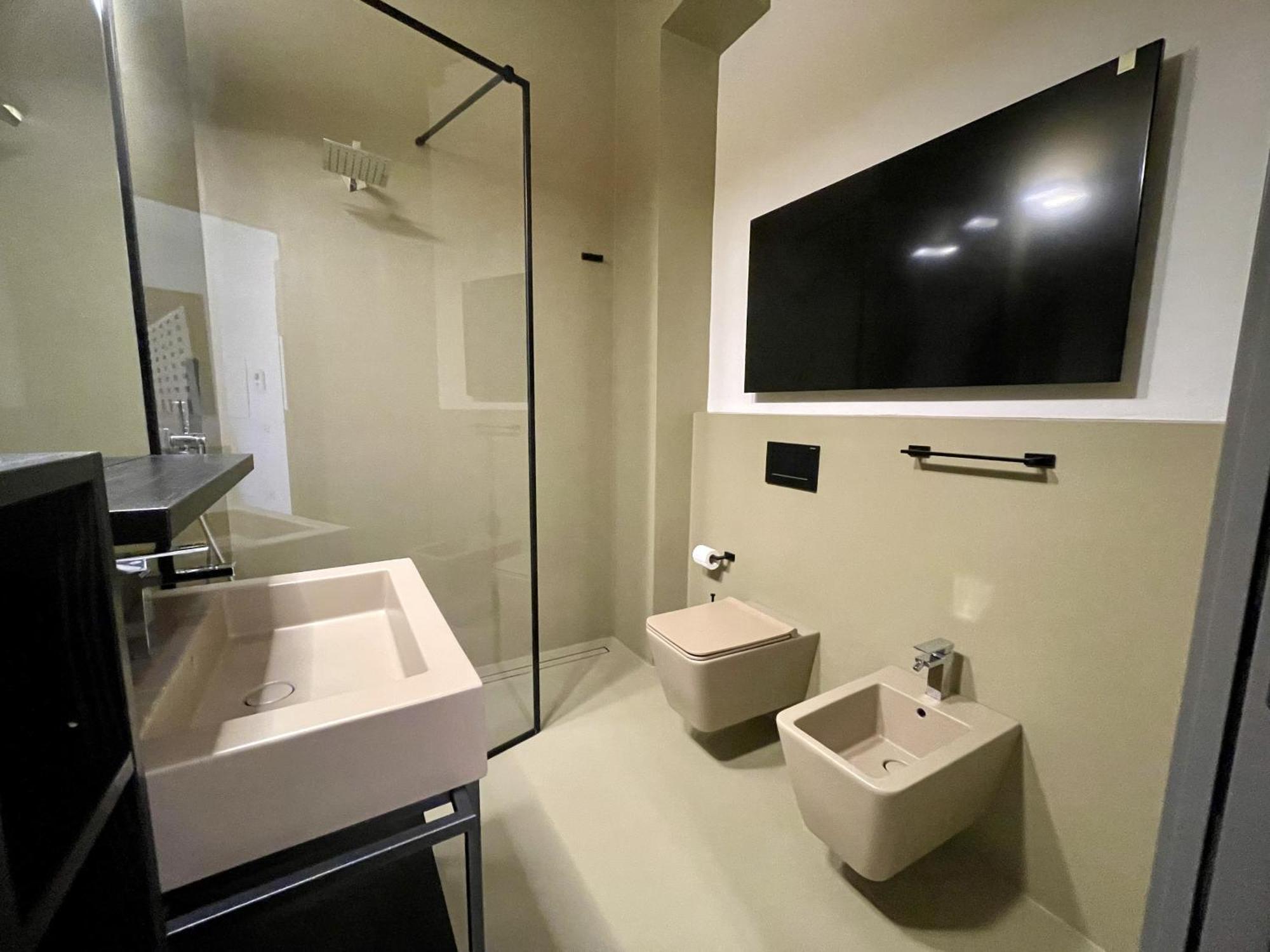 Saragozza Suite 3 Intero Appartamento In Centro Storico Wifi E Parcheggio Gratuito Modena Bagian luar foto